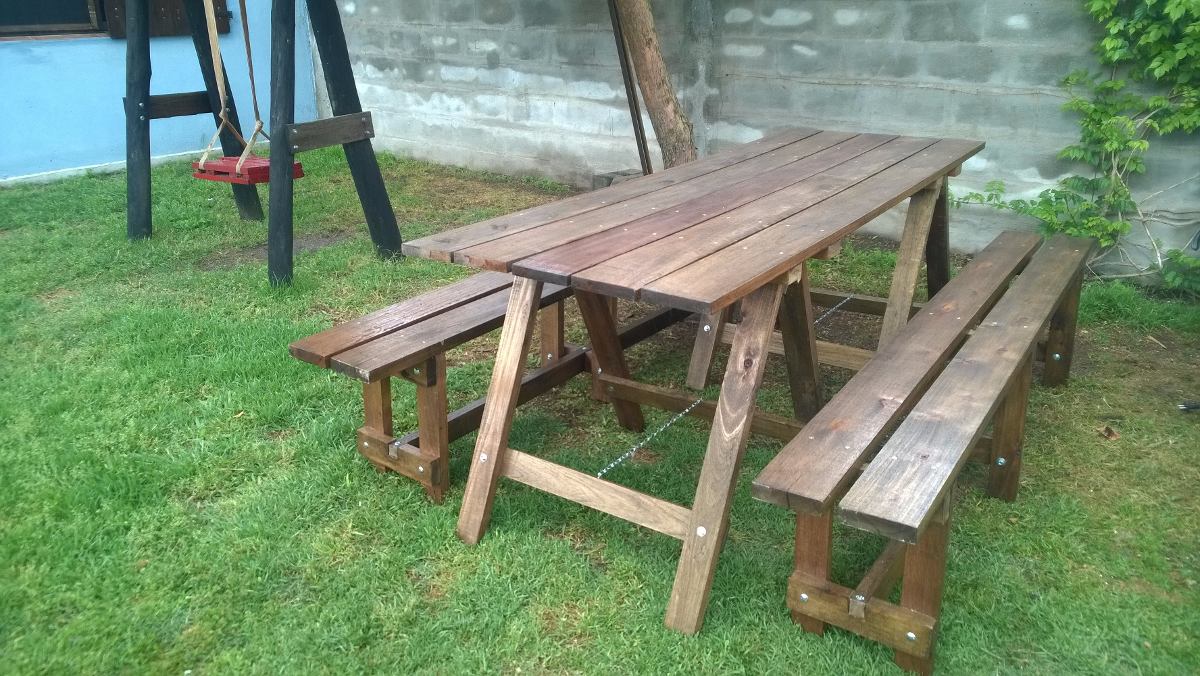 Mesa De Madera Con Caballetes Plegables Y Dos Bancos Largos