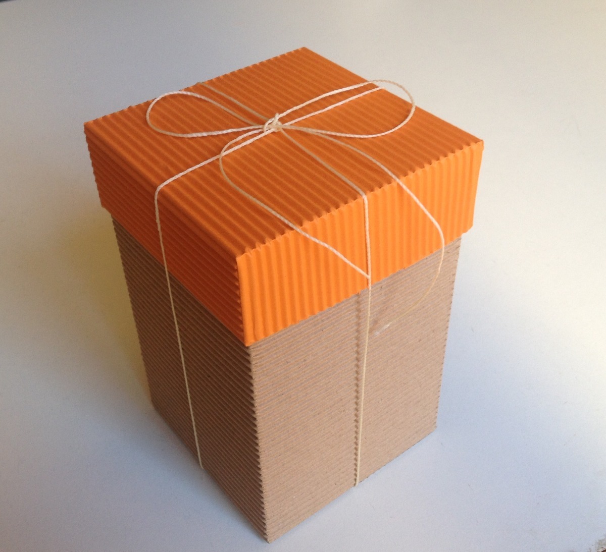 Caja De Cartón En Colores P/regalo Taza Vela Vaso Artesanías - $ 180,00