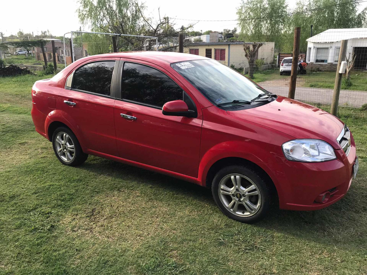 Chevrolet aveo 2012 года