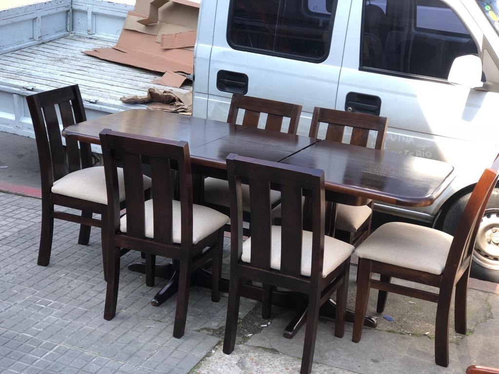 Comedor De 6 Sillas Tapizadas Con Mesa Extensible Ovalada - $ 20.900,00