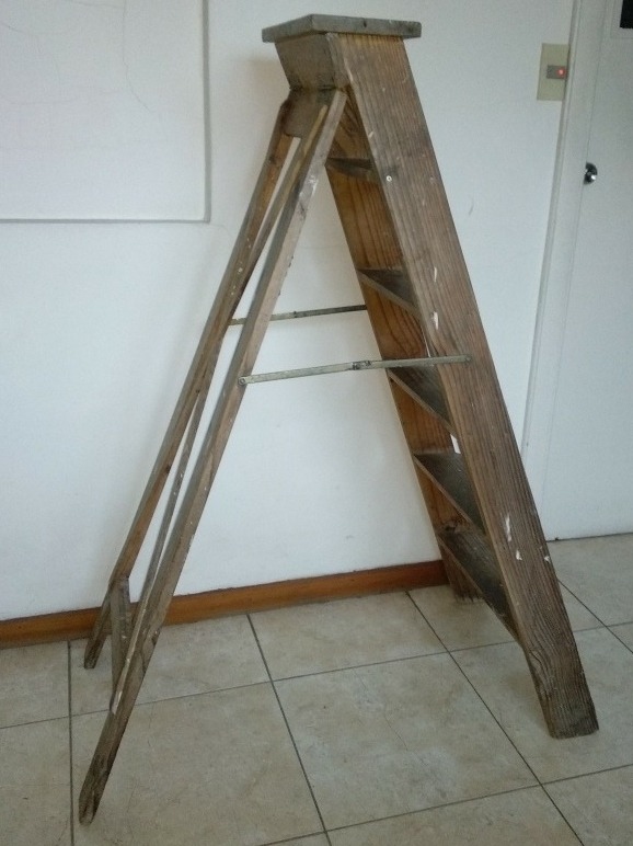 Escalera Plegable De Madera - $ 6.500,00 en Mercado Libre