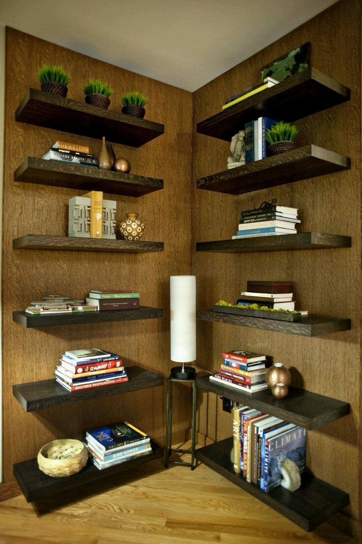 biblioteca flotante in living room