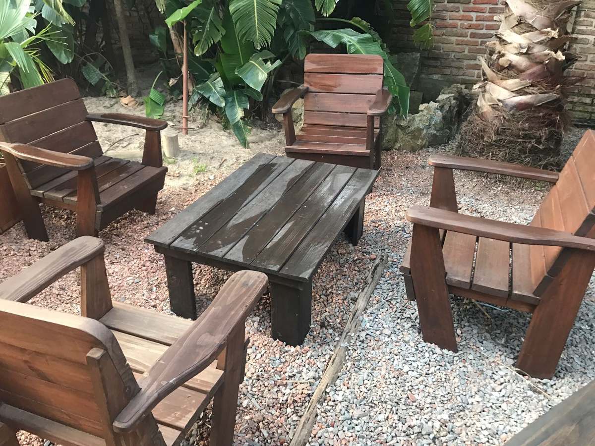 Juego De Jardín mesa Y Bancos Madera Tratada Para Exterior 25.000