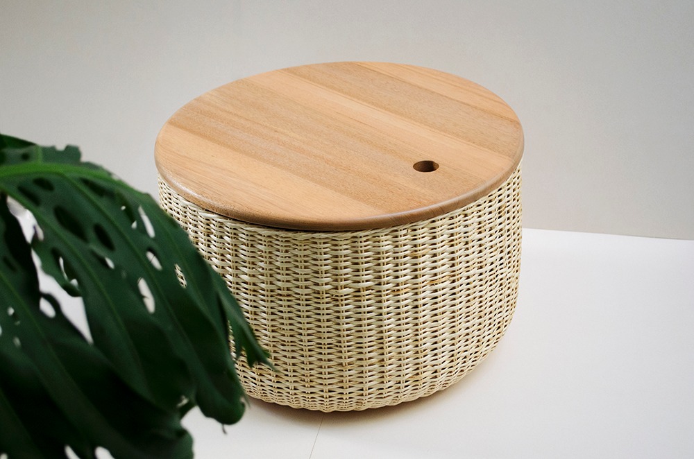 Mesa Cesto Auxiliar Baja Mimbre Y Madera Por Lateral Diseño - $ 30.000