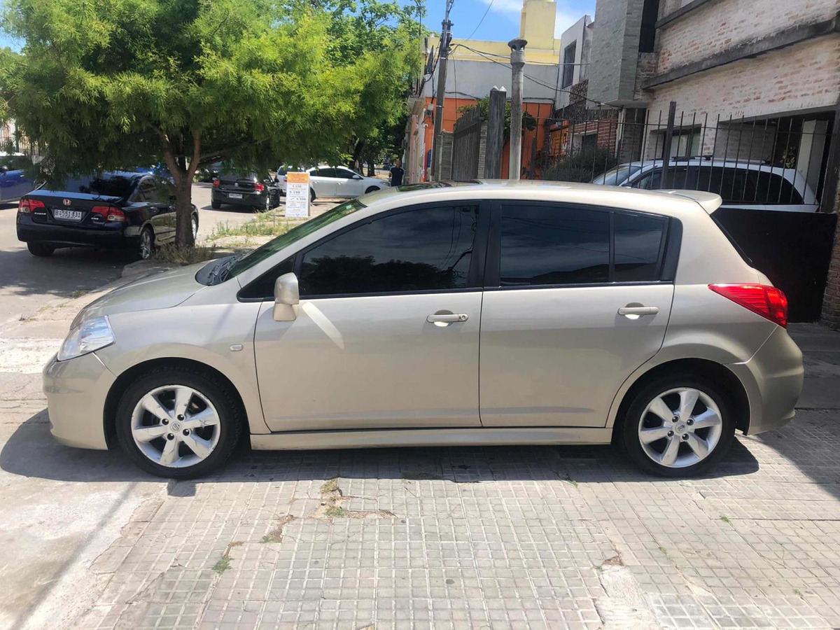 Nissan tiida 2011 хэтчбек