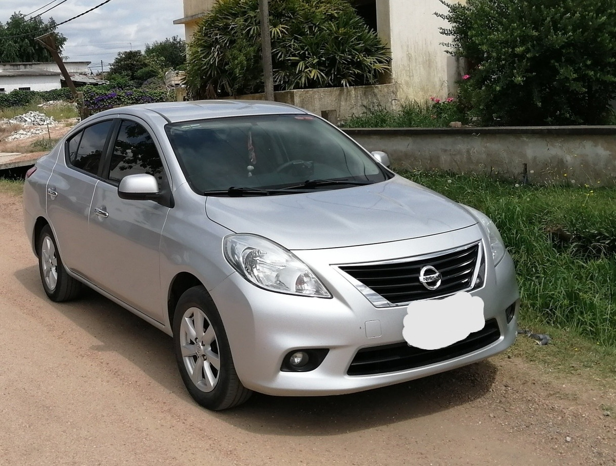 Nissan versa 2012