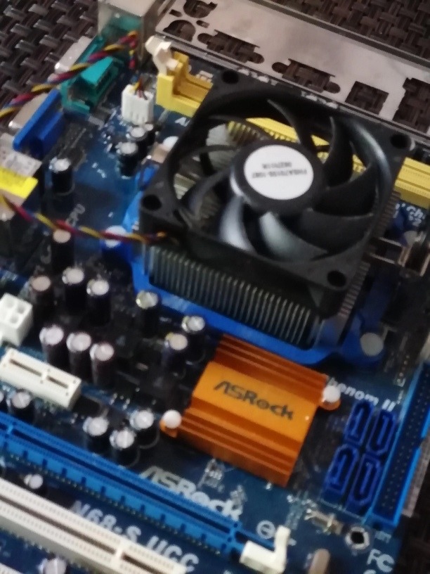 Asrock n68 s не запускается