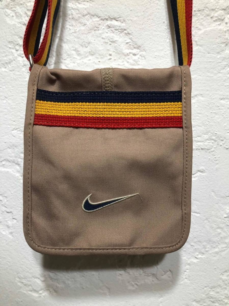 bandolera nike beige