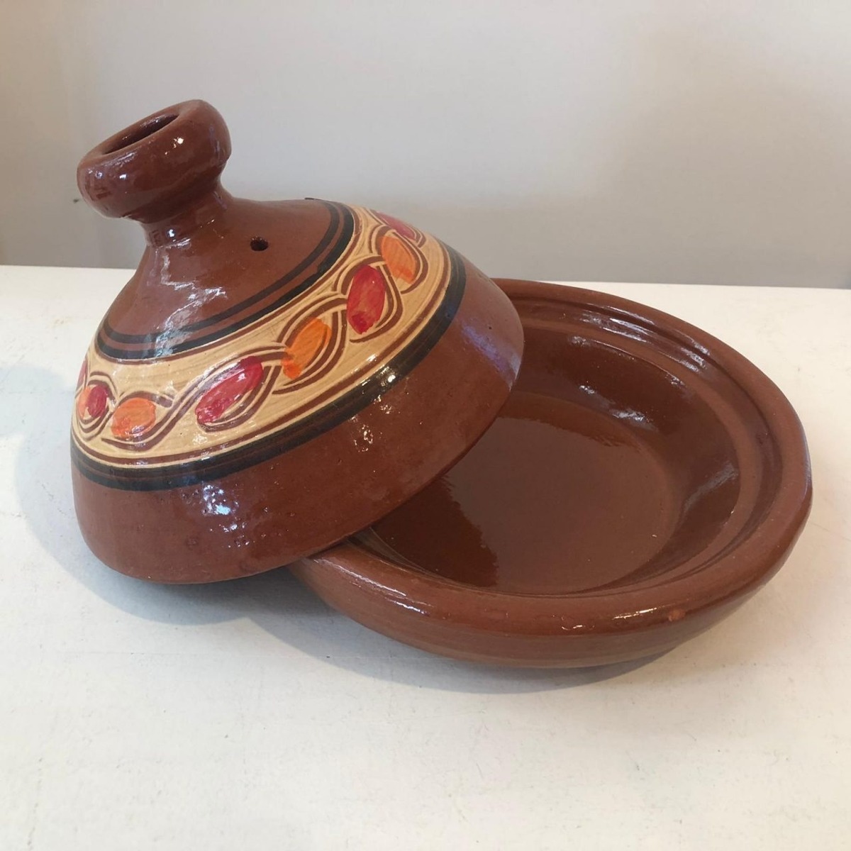 Tajine Marroqui De Barro Pintado - Grand Turkish Bazar - $ 920,00 en