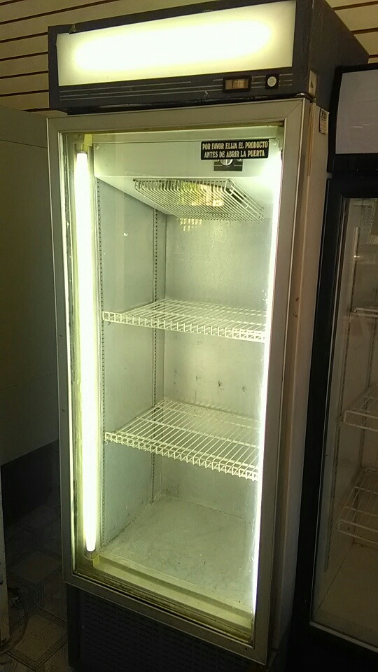 Vitrina Vertical Refrigerada Botellero - $ 8.900,00 En Mercado Libre