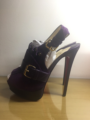 CHRISTIAN LOUBOUTIN Tacones morado CHRISTIAN LOUBOUTIN Tacones morado